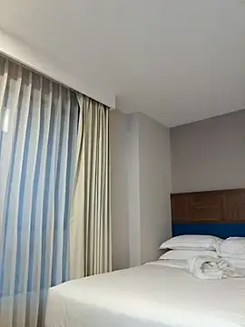 Kat Valen online show from 04.15.26