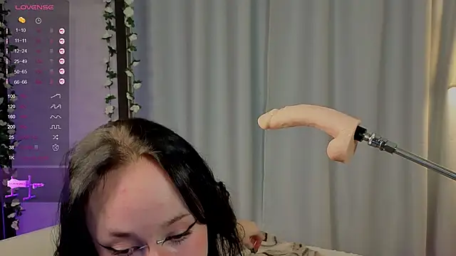 Snapshot of Juicy_Vikki chatting on 10.25.25 Juicy Vikki online show from 10.25.25