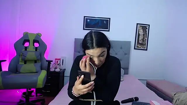 Esmeraldaa- online show from 10.16.25