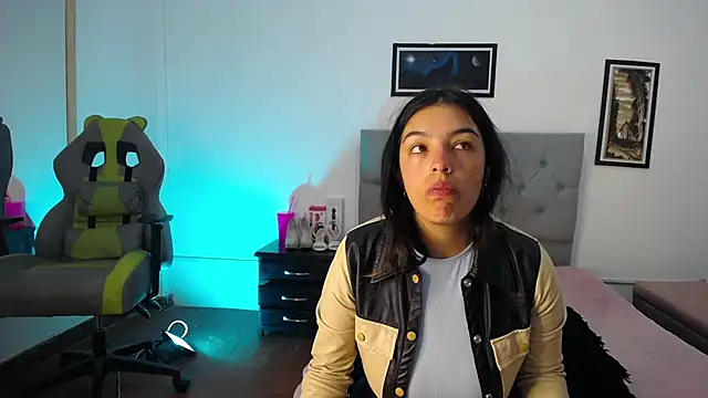 Esmeraldaa- online show from 10.23.25