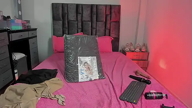 Esmeraldaa- online show from 11.24.25