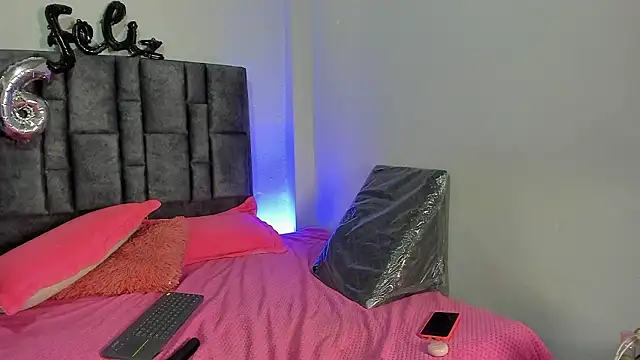 Esmeraldaa- online show from 03.12.26