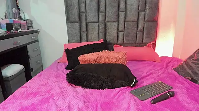 Esmeraldaa- online show from 04.18.26