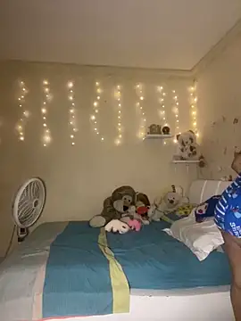 effie castroo online show from 10.22.25