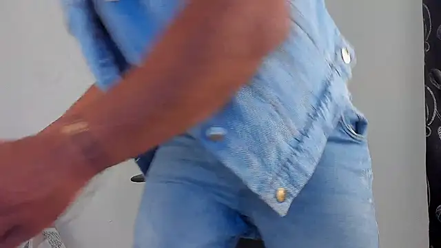 Snapshot of magnusclark chatting on 02.02.26 magnusclark online show from 02.02.26