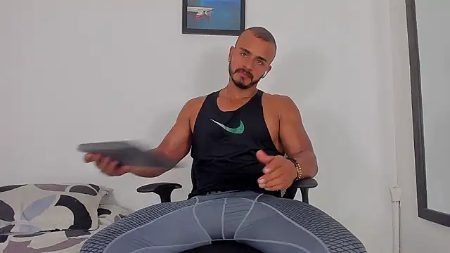 Snapshot of magnusclark chatting on 02.13.26 magnusclark online show from 02.13.26