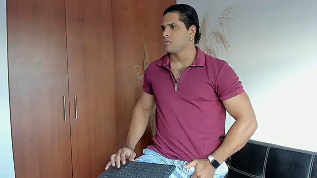 Snapshot of Evansdark1 chatting on 10.12.25 Evansdark1 online show from 10.12.25