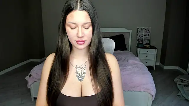 Snapshot of synop_sis chatting on 11.06.25 synop sis online show from 11.06.25