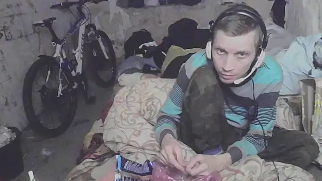 Snapshot of makarov1993 chatting on 10.28.25 makarov1993 online show from 10.28.25