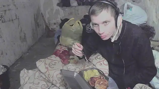 Snapshot of makarov1993 chatting on 11.08.25 makarov1993 online show from 11.08.25