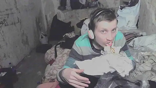 Snapshot of makarov1993 chatting on 11.16.25 makarov1993 online show from 11.16.25