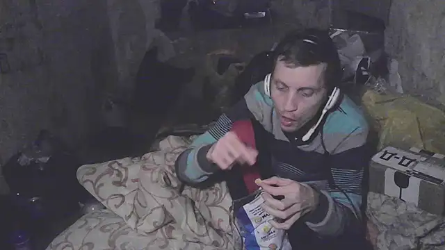 Snapshot of makarov1993 chatting on 11.25.25 makarov1993 online show from 11.25.25