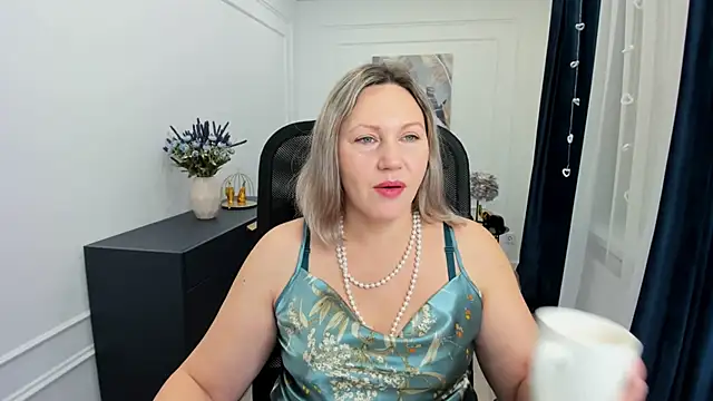 NinaStarle online show from 02.04.26