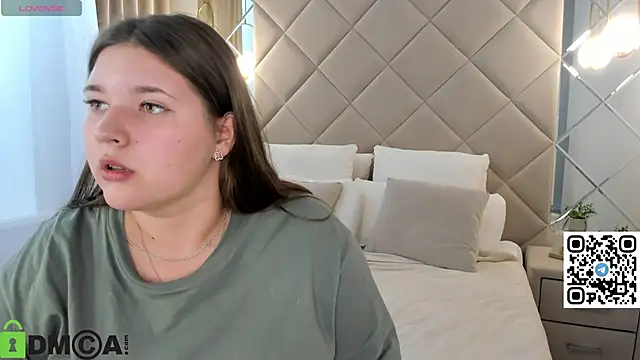 Chloee White online show from 10.03.25