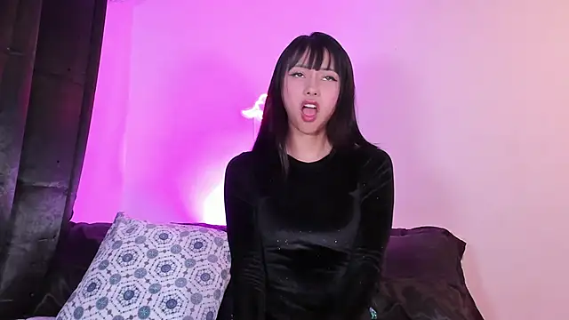 Snapshot of Londonttipton chatting on 10.09.25 Londonttipton online show from 10.09.25