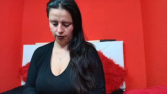 Snapshot of katherine_blair chatting on 10.17.25 katherine blair online show from 10.17.25