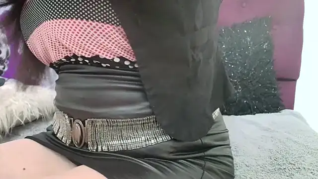 Snapshot of katherine_blair chatting on 02.12.26 katherine blair online show from 02.12.26