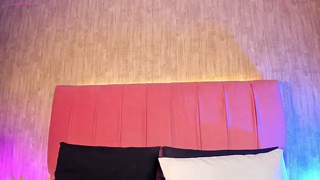 Kendra kobein online show from 04.18.26