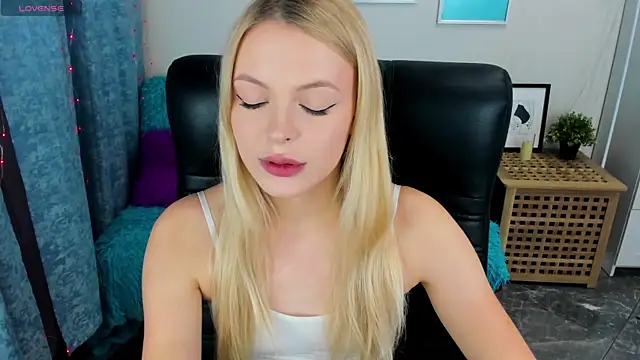 KatherineePierce online show from 10.03.25