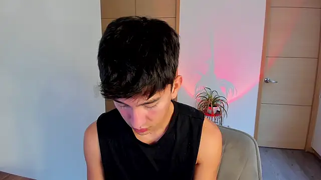 Snapshot of sweettaaron01 chatting on 09.30.25 sweettaaron01 online show from 09.30.25