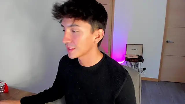 Snapshot of sweettaaron01 chatting on 10.02.25 sweettaaron01 online show from 10.02.25