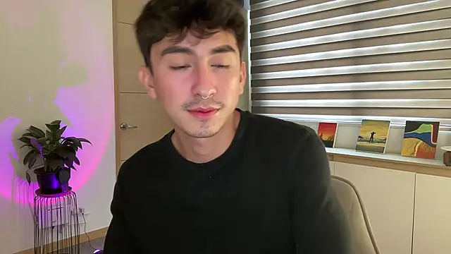 Snapshot of sweettaaron01 chatting on 10.08.25 sweettaaron01 online show from 10.08.25