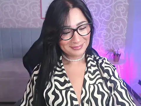 Snapshot of evelyn_ch_ chatting on 09.18.25 evelyn ch online show from 09.18.25