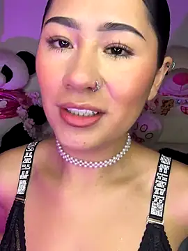 Snapshot of evelyn_ch_ chatting on 10.02.25 evelyn ch online show from 10.02.25