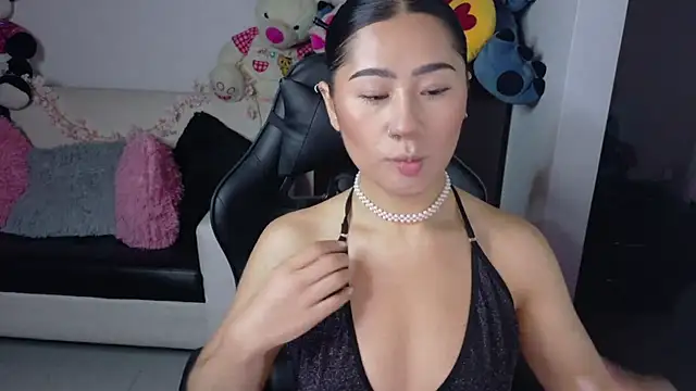 Snapshot of evelyn_ch_ chatting on 10.10.25 evelyn ch online show from 10.10.25