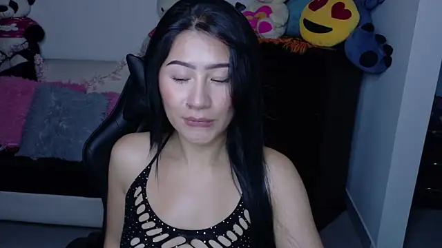 Snapshot of evelyn_ch_ chatting on 10.17.25 evelyn ch online show from 10.17.25