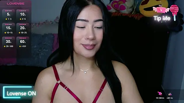 Snapshot of evelyn_ch_ chatting on 11.05.25 evelyn ch online show from 11.05.25