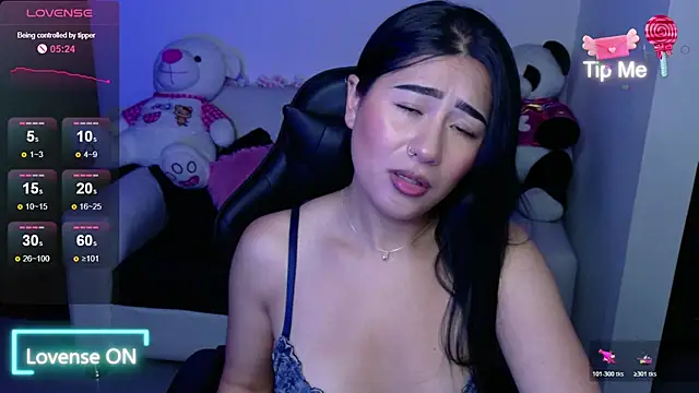 Snapshot of evelyn_ch_ chatting on 11.07.25 evelyn ch online show from 11.07.25