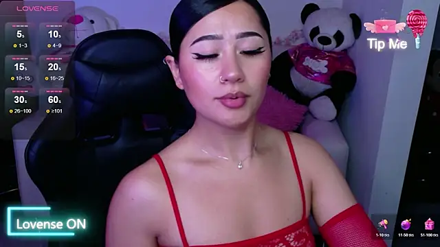 Snapshot of evelyn_ch_ chatting on 11.08.25 evelyn ch online show from 11.08.25