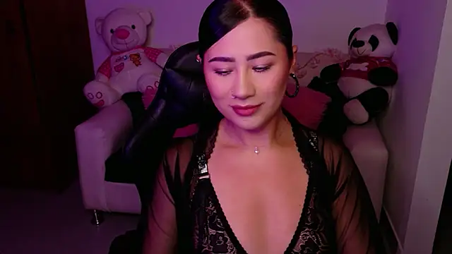 Snapshot of evelyn_ch_ chatting on 11.11.25 evelyn ch online show from 11.11.25