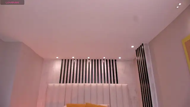 IsabellaMoreau online show from 10.18.25