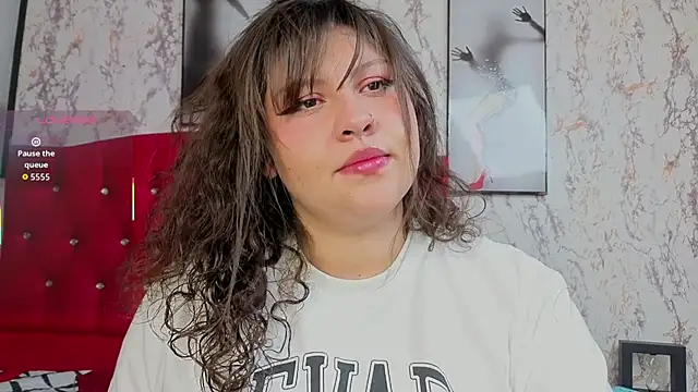 Snapshot of Larissa_Antonella chatting on 11.21.25 Larissa Antonella online show from 11.21.25