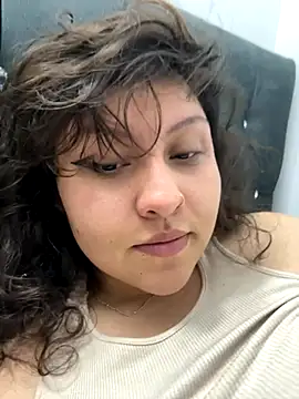 Snapshot of Larissa_Antonella chatting on 11.28.25 Larissa Antonella online show from 11.28.25