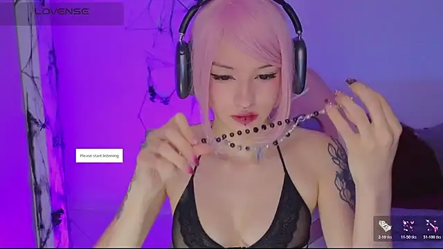 Snapshot of Moonlightt_21 chatting on 11.02.25 Moonlightt 21 online show from 11.02.25