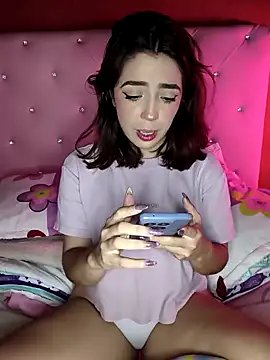 Snapshot of summi10 chatting on 11.29.25 summi10 online show from 11.29.25