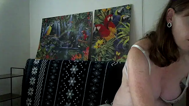 Snapshot of sweetdolly20 chatting on 10.11.25 sweetdolly20 online show from 10.11.25