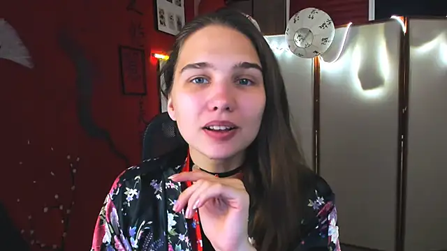 Snapshot of TessaMill chatting on 09.13.25 TessaMill online show from 09.13.25