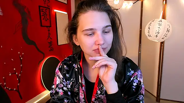 Snapshot of TessaMill chatting on 09.14.25 TessaMill online show from 09.14.25