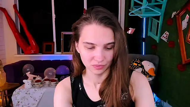 Snapshot of TessaMill chatting on 09.23.25 TessaMill online show from 09.23.25