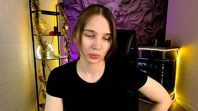 Snapshot of TessaMill chatting on 12.03.25 TessaMill online show from 12.03.25