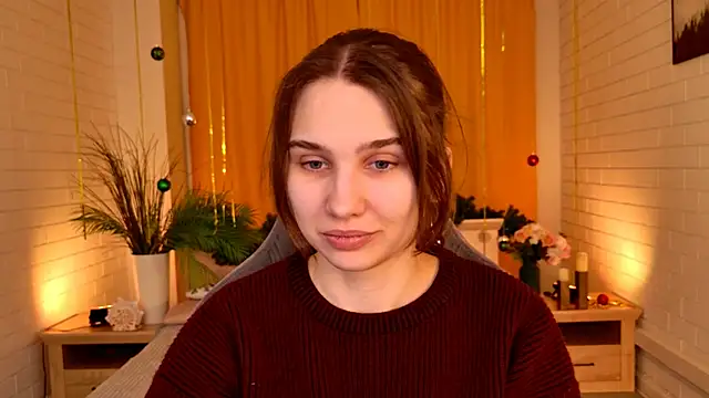 Snapshot of TessaMill chatting on 12.14.25 TessaMill online show from 12.14.25