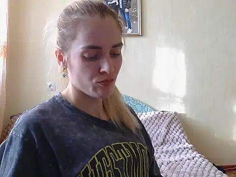 Snapshot of JayeTyler chatting on 12.17.25 JayeTyler online show from 12.17.25