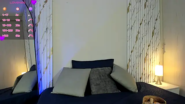 Snapshot of MissVioleet_ chatting on 10.15.25 MissVioleet online show from 10.15.25