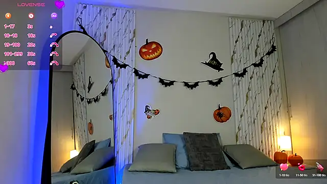 Snapshot of MissVioleet_ chatting on 10.23.25 MissVioleet online show from 10.23.25