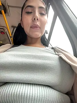 Snapshot of oh_nina chatting on 09.10.25 oh nina online show from 09.10.25