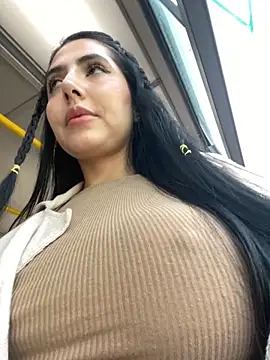 Snapshot of oh_nina chatting on 09.11.25 oh nina online show from 09.11.25